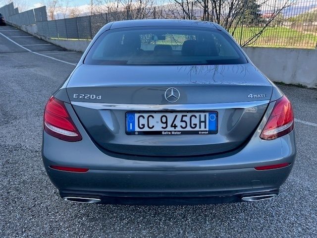 Usata Mercedes E220 Business 194 CV (142 kW) 2020 Argento selenite Berlina