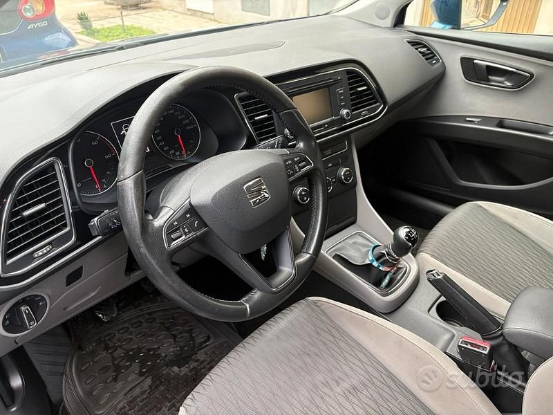 Usata Seat Leon Style 105 CV (77 kW) 2013 Blu Berlina