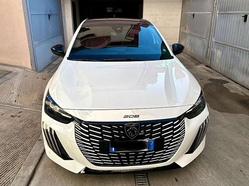 Bianco Usata 2024 Peugeot 208 GT Due volumi | 18.500 € (Molto cara) - Immagine 1/4