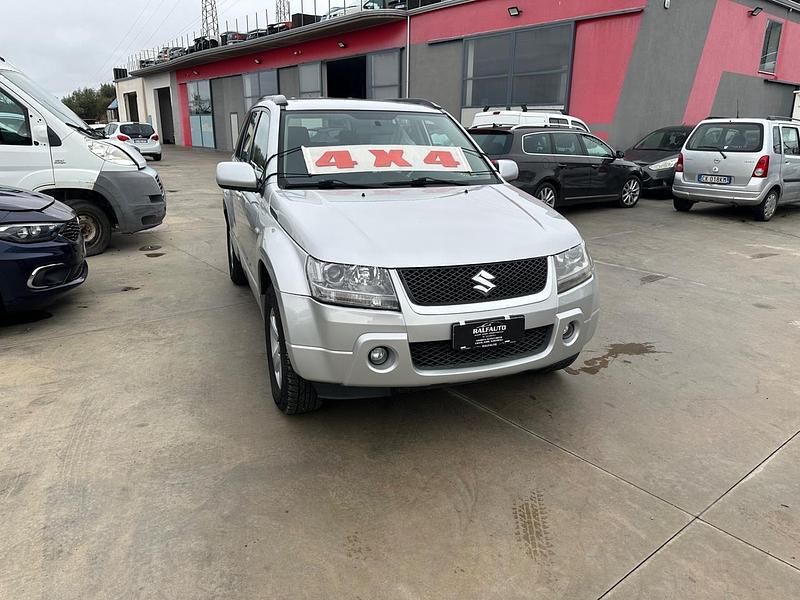 Usata Suzuki Grand Vitara 129 CV (94 kW) 2007 Argento SUV