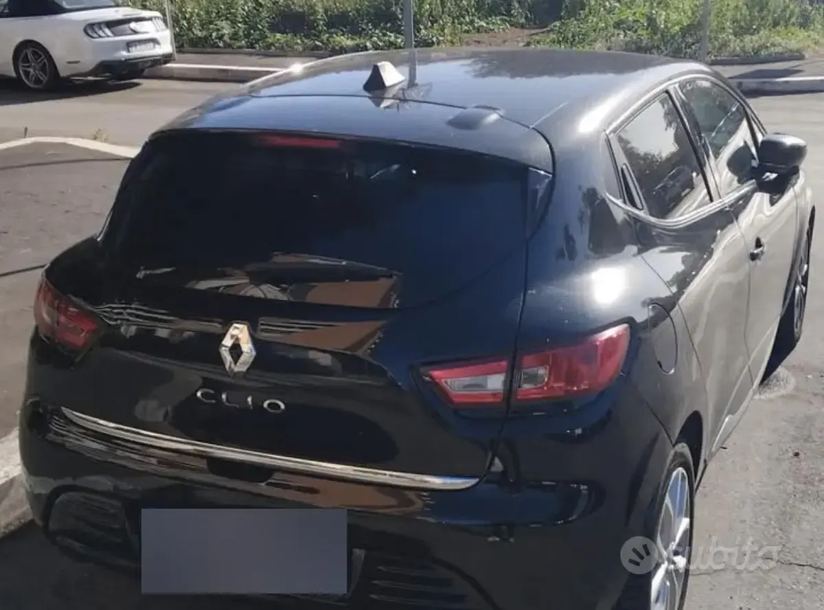 Usado Renault Clio IV 90 CV (66 kW) 2018 Negro Utilitario
