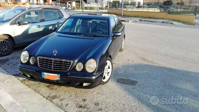 Usata Mercedes E270 170 CV (125 kW) 2002 Berlina