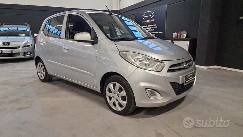 Grigio Usata 2012 Hyundai i10 Due volumi | 3700 € (Super prezzo) - Immagine 1/4