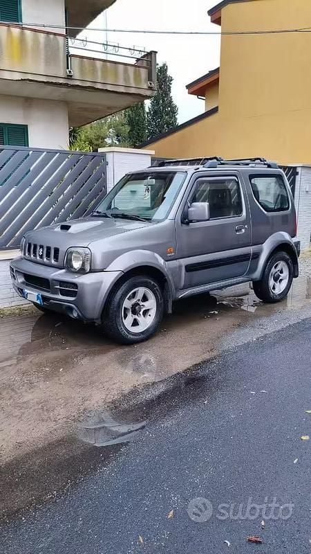 Usata Suzuki Jimny 86 CV (63 kW) 2008 Grigio SUV