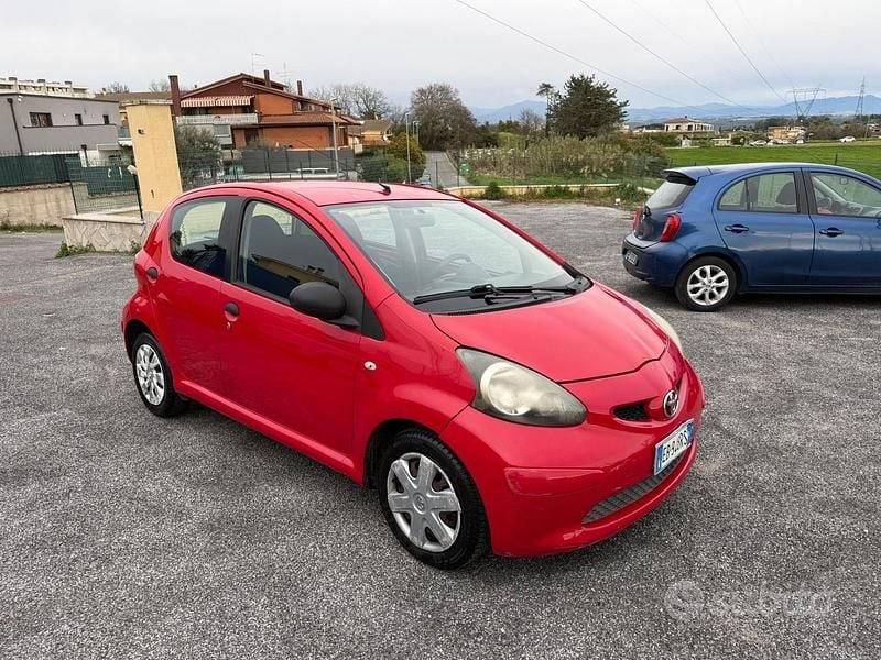 Usata Toyota Aygo Sol 68 CV (50 kW) 2010 Rosso Utilitaria