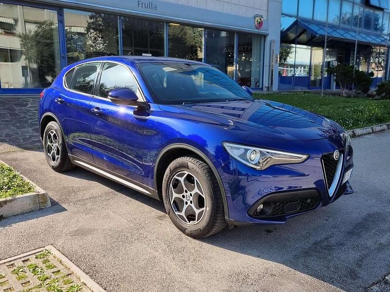 Usata Alfa Romeo Stelvio Business 190 CV (139 kW) 2022 Blu/azzurro SUV