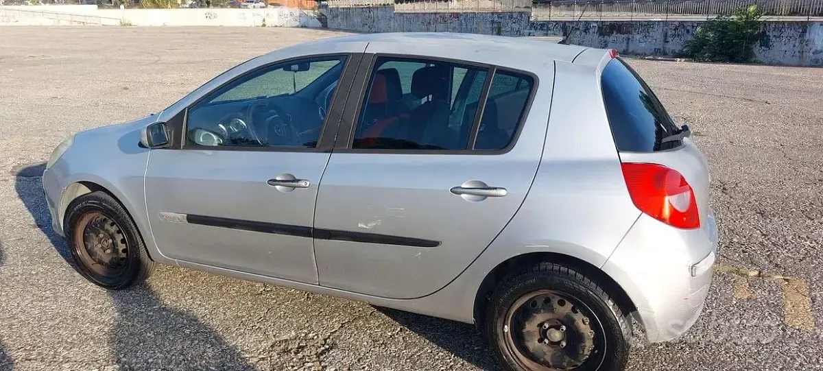 Usata Renault Clio III Rip Curl 75 CV (55 kW) 2008 Grigio Berlina