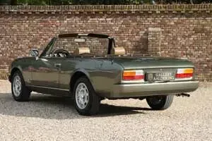 Käytetty Peugeot 504 105 HP (77 kW) 1981 Vihreä Avoauto