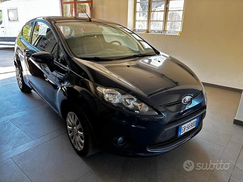 Usata Ford Fiesta Trend 60 CV (44 kW) 2010 Blu Utilitaria