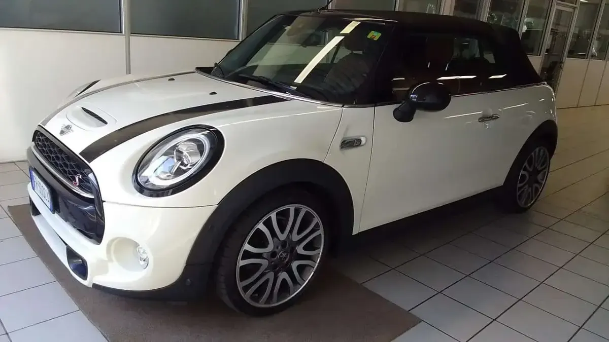 Usata Mini Cooper SD Cabriolet Hype 170 CV (125 kW) 2018 Bianco Cabrio