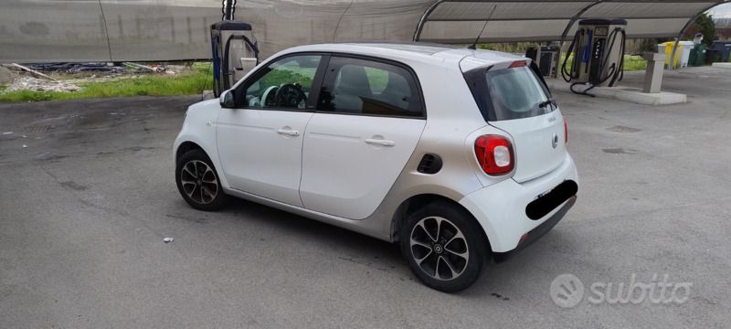 Usata Smart ForFour 75 CV (55 kW) 2015 Bianco Utilitaria