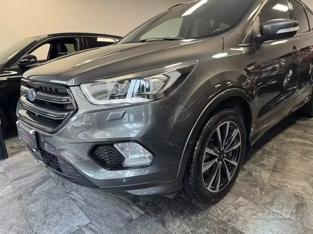 Usata Ford Kuga ST-Line 120 CV (88 kW) 2019 Grigio SUV
