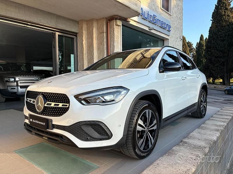 Usata Mercedes GLA180 Night 116 CV (85 kW) 2021 Bianco SUV