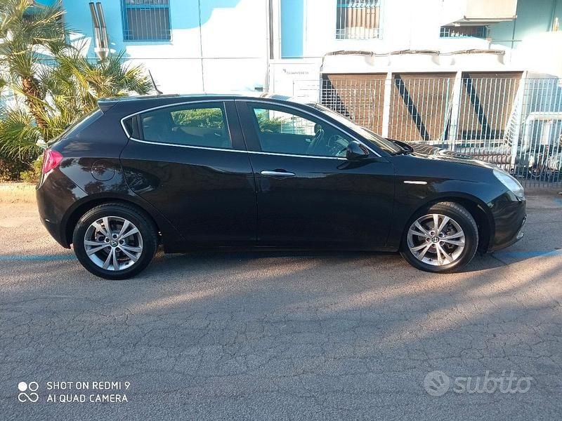 Nero Usata 2013 Alfa Romeo Giulietta Exclusive Due volumi | 8400 € (Buon prezzo) - Immagine 1/4