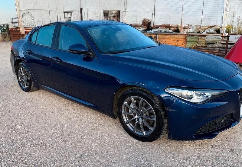 Usata Alfa Romeo Giulia 150 CV (110 kW) 2018 Blu/azzurro Berlina
