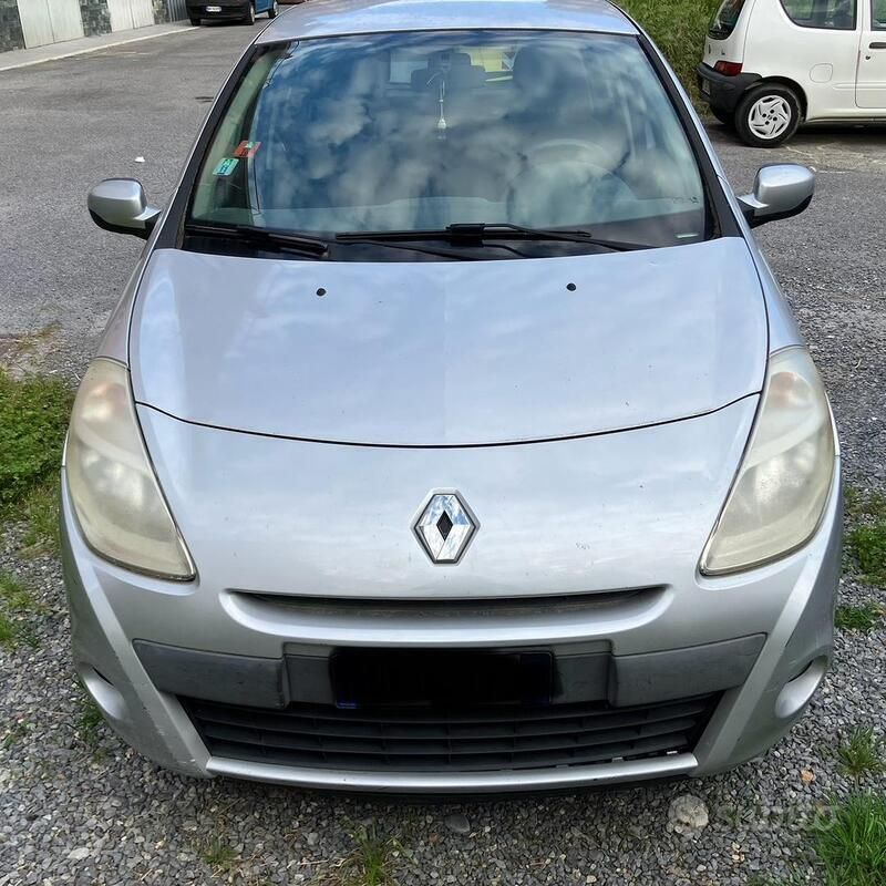 Grigio Usata 2009 Renault Clio III Due volumi | 1100 € (Super prezzo) - Immagine 1/4