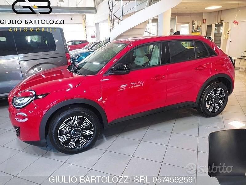 Nuova Fiat 600 Icon 110 CV (80 kW) 2025 Rosso SUV