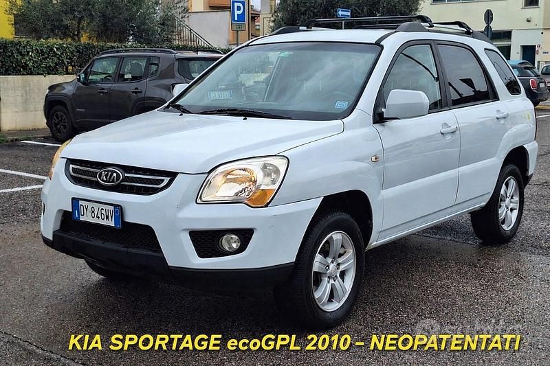 Bianco Usata 2010 Kia Sportage Active SUV | 2850 € (Cara) - Immagine 1/4
