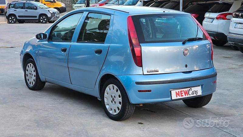 Usata Fiat Punto Active 60 CV (44 kW) 2010 Blu Berlina