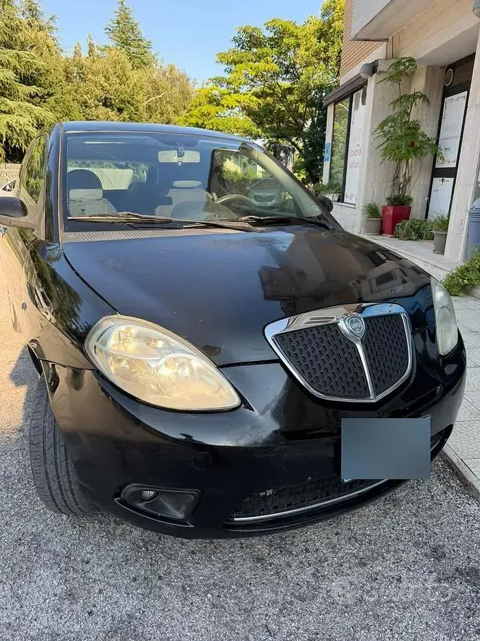 Usata Lancia Ypsilon 60 CV (44 kW) 2008 Nero Utilitaria