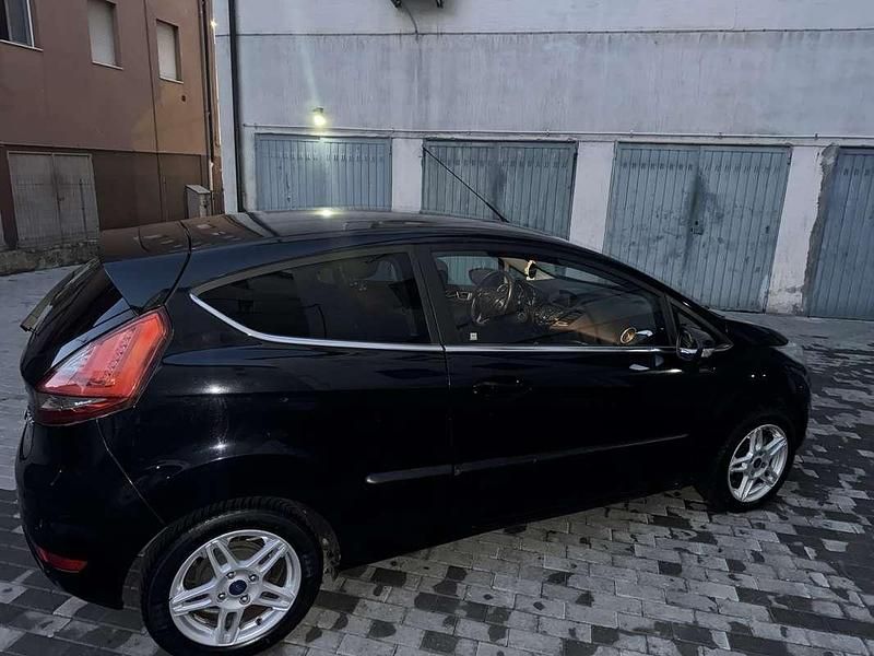 Usata Ford Fiesta Titanium 75 CV (55 kW) 2014 Berlina