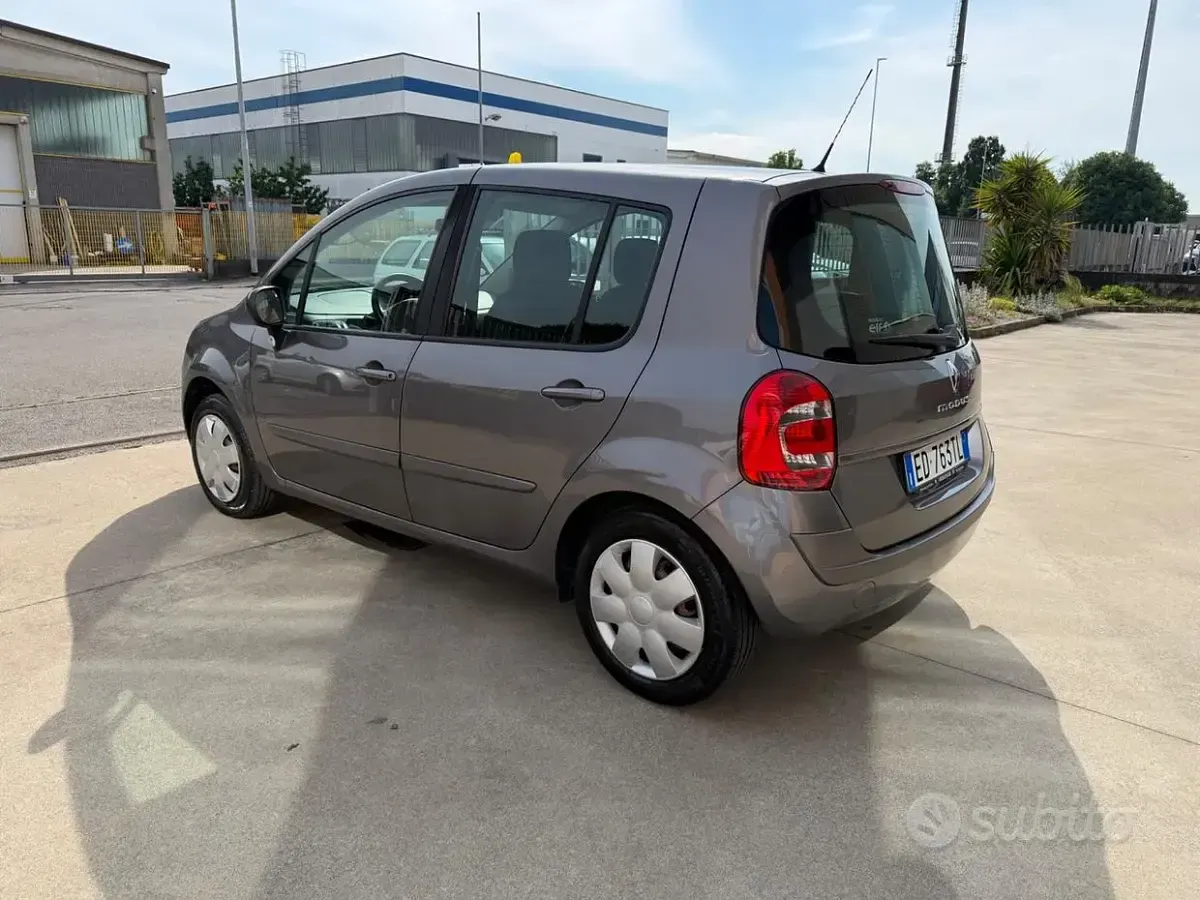 Usata Renault Modus Dynamique 75 CV (55 kW) 2010 Grigio Monovolume