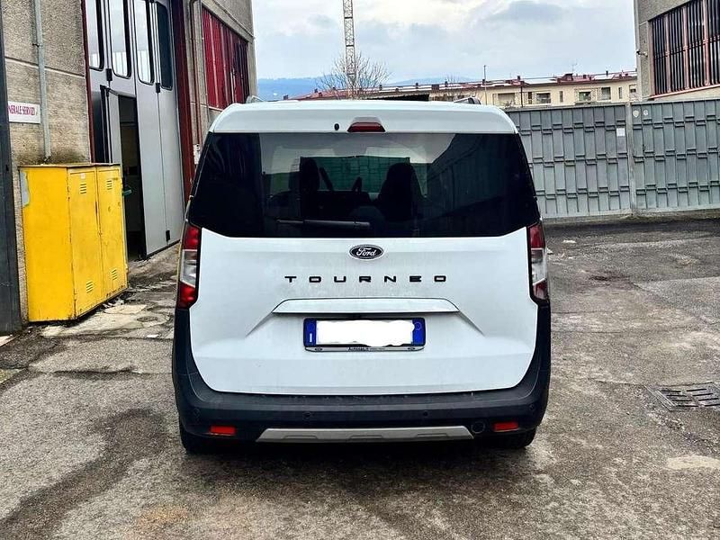 Usata Ford Tourneo Active 125 CV (91 kW) 2024 Bianco Monovolume