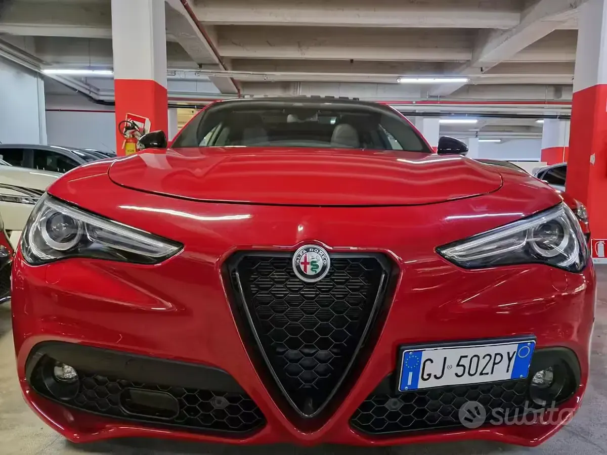 Usata Alfa Romeo Stelvio Veloce 209 CV (153 kW) 2022 Rosso SUV