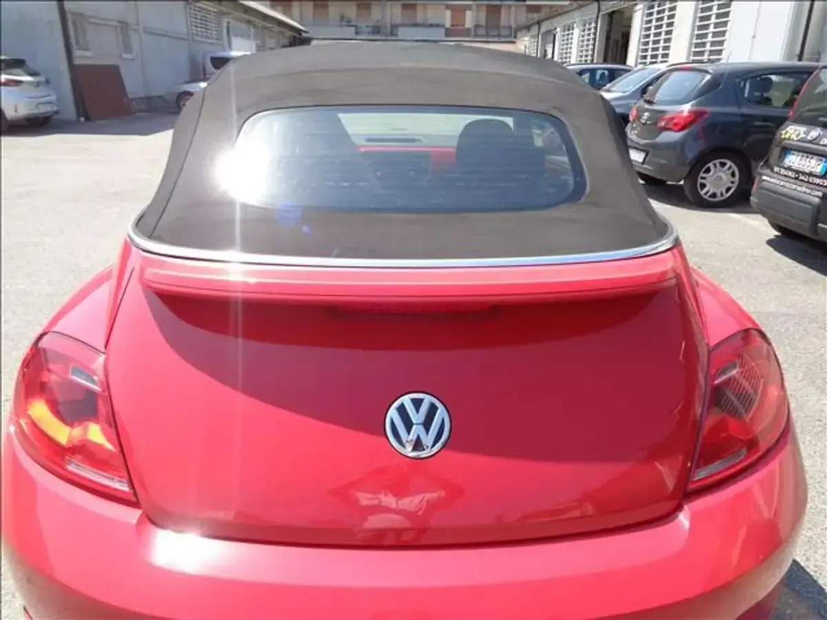 Usata VW Beetle Design 105 CV (77 kW) 2014 Rosso Utilitaria
