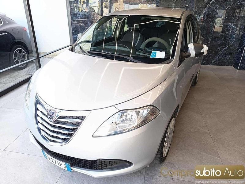 Usata Lancia Ypsilon Silver 95 CV (69 kW) 2014 Grigio scuro Utilitaria