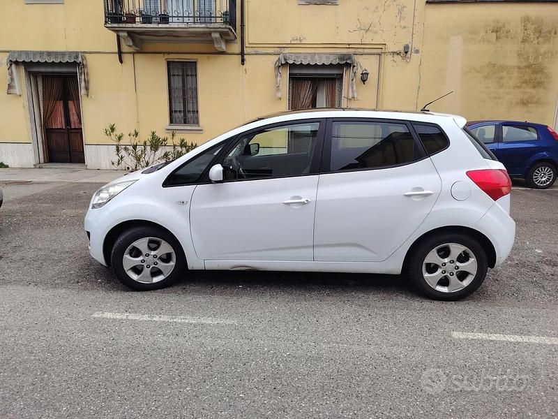 Usata Kia Venga 77 CV (56 kW) 2013 Bianco Utilitaria