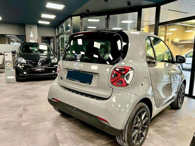 Usata Smart ForTwo Coupé 41 kW (56 CV) 2021 Grigio nardo Utilitaria
