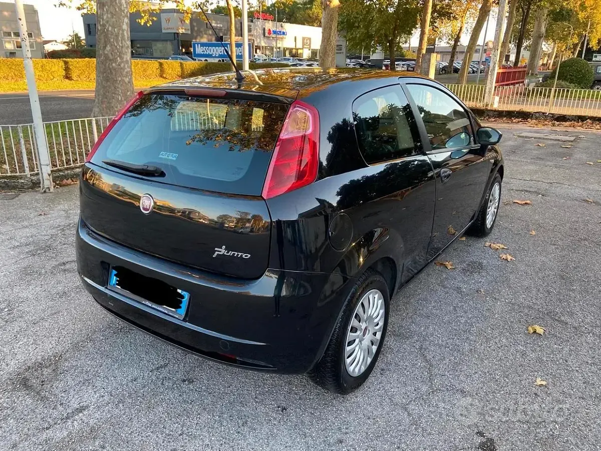 Usata Fiat Grande Punto 75 CV (55 kW) 2009 Nero Utilitaria