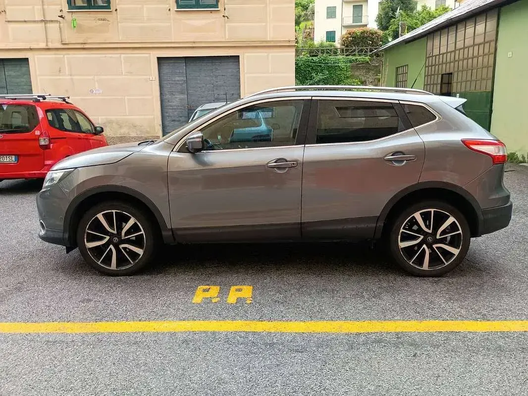 Usata Nissan Qashqai Tekna 131 CV (96 kW) 2014 Grigio SUV