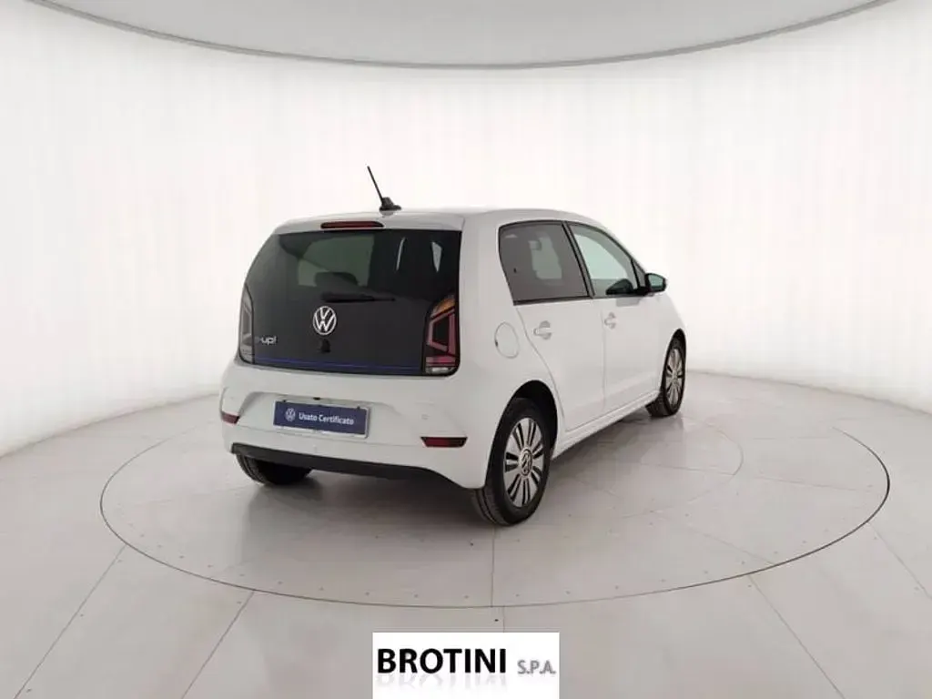 Usata VW e-up! 61 kW (83 CV) 2021 Bianco pastello Utilitaria