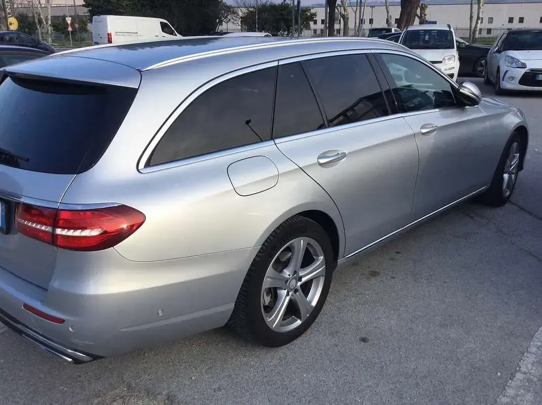 Usata Mercedes E220 Business 194 CV (142 kW) 2017 Argento Station wagon