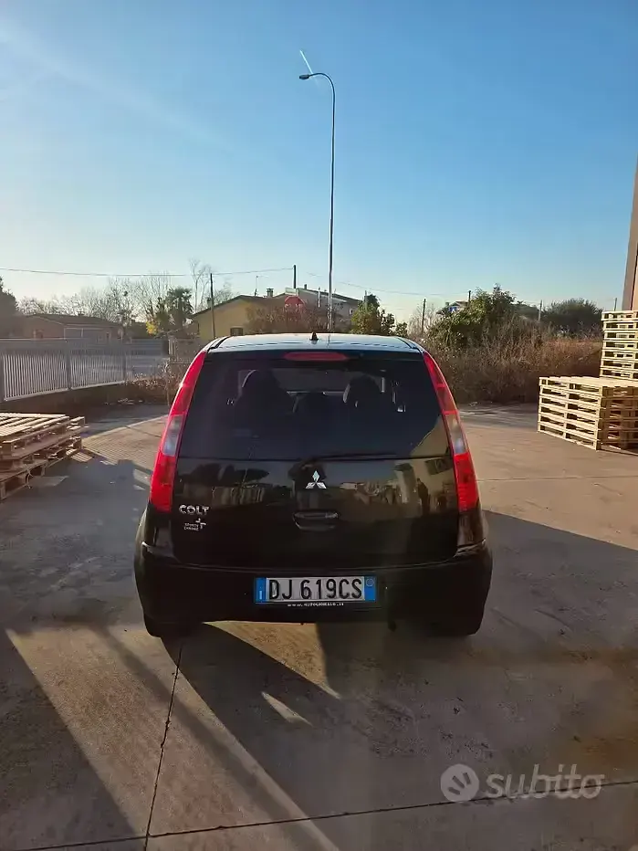 Usata Mitsubishi Colt 75 CV (55 kW) 2007 Nero Berlina