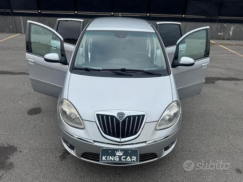 Usata Lancia Musa S 95 CV (69 kW) 2010 Grigio Monovolume