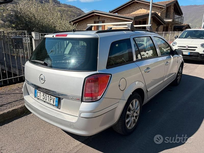 Usata Opel Astra 101 CV (74 kW) 2005 Grigio Station wagon