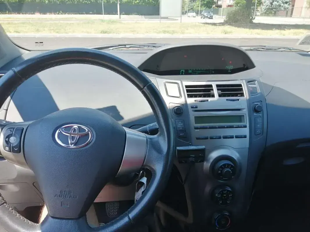 Usata Toyota Yaris Sol 101 CV (74 kW) 2009 Utilitaria