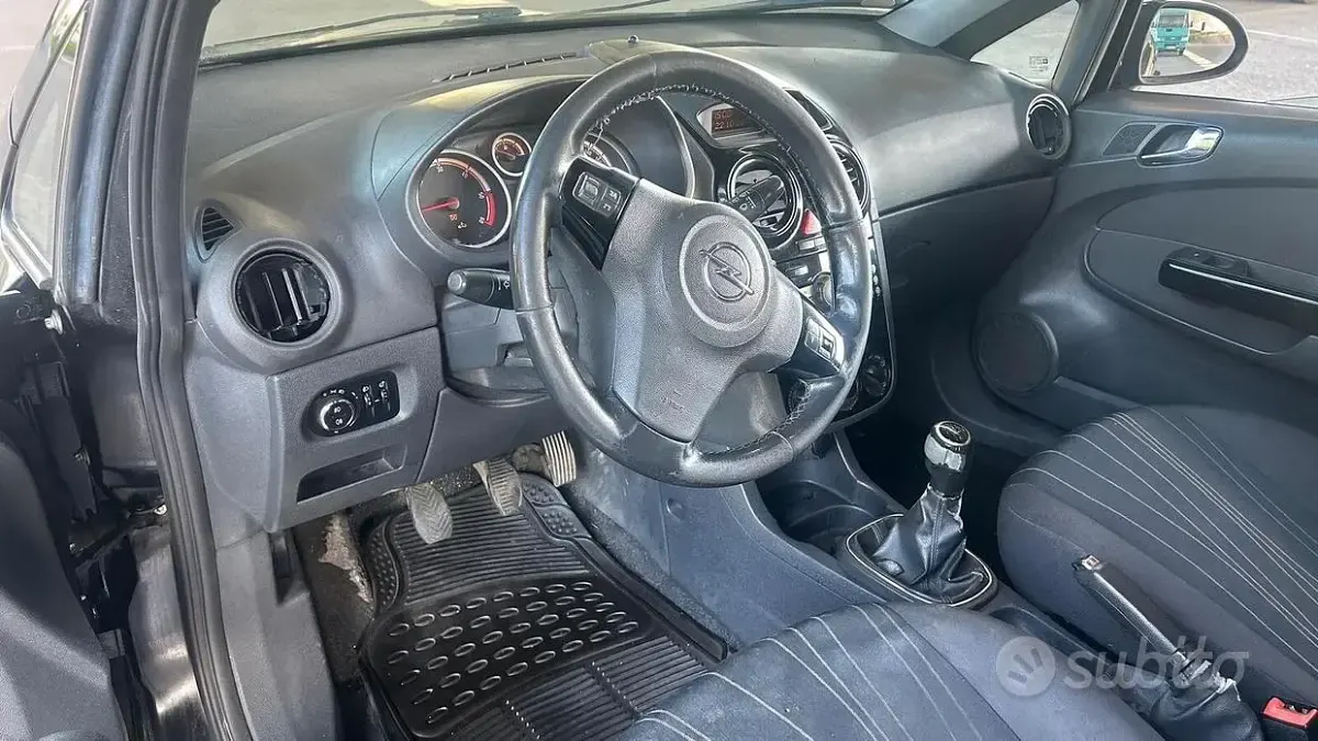 Usata Opel Corsa 75 CV (55 kW) 2011 Nero Utilitaria