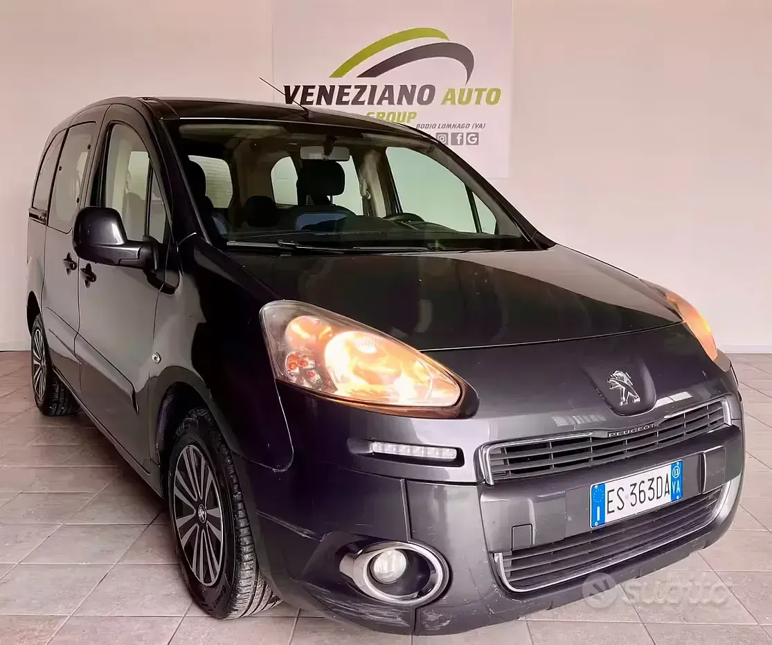Usata Peugeot Partner Tepee Style 115 CV (84 kW) 2013 Grigio Monovolume