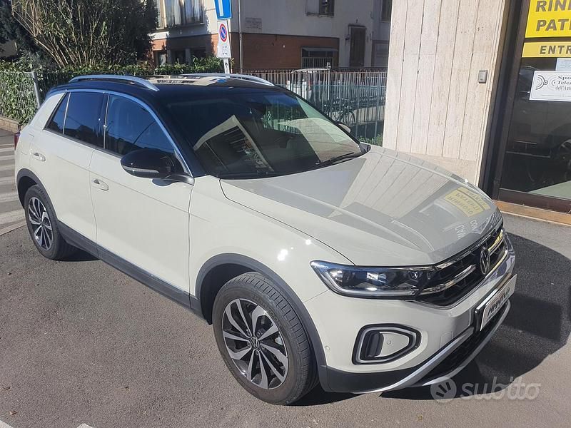 Usata VW T-Roc R-line 150 CV (110 kW) 2023 Bianco SUV