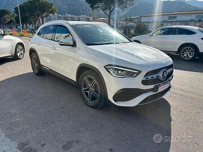 Usata Mercedes GLA200 Premium 149 CV (109 kW) 2022 Bianco SUV