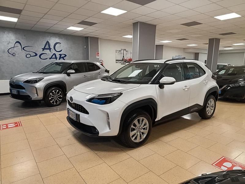 Usata Toyota Yaris Hybrid Active 92 CV (67 kW) 2023 Bianco Station wagon