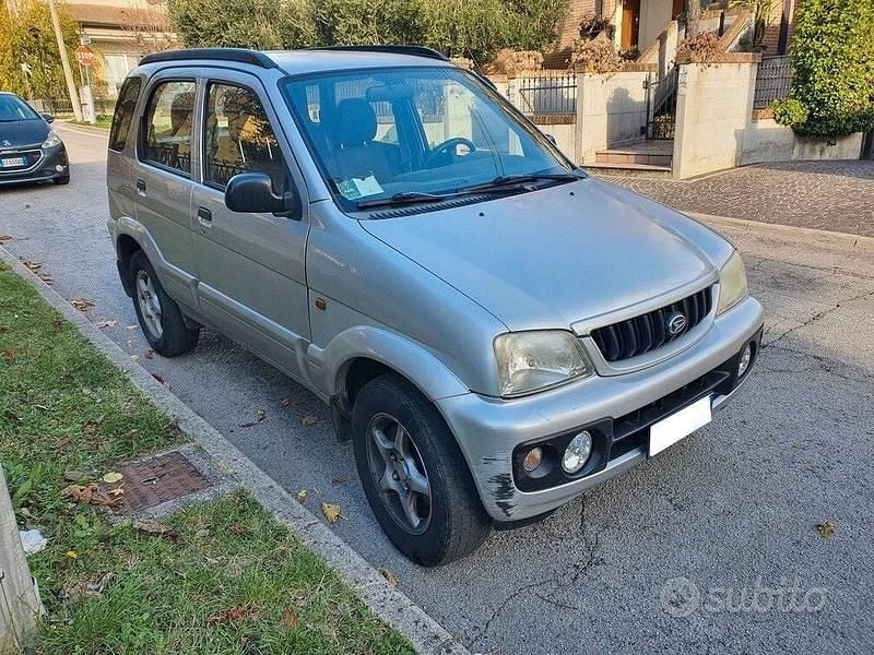 Usata Daihatsu Terios 85 CV (62 kW) 2002 Grigio SUV