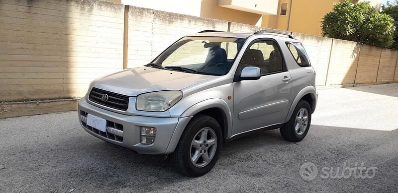 Usata Toyota RAV4 2000 Grigio SUV