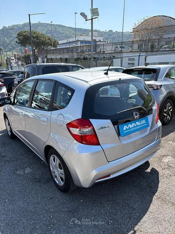 Usata Honda Jazz Trend 99 CV (72 kW) 2011 Gray Utilitaria
