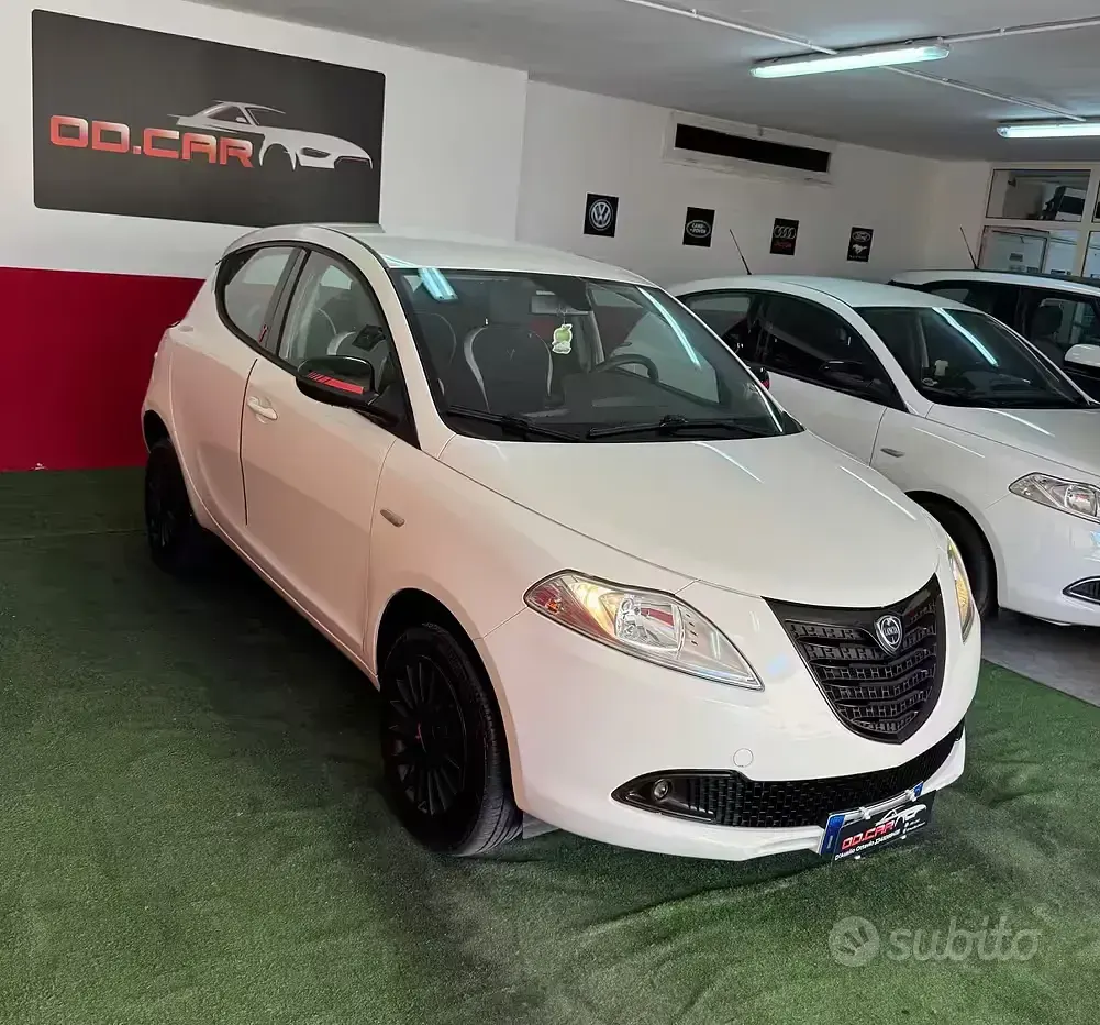 Usata Lancia Ypsilon 85 CV (62 kW) 2015 Bianco Utilitaria