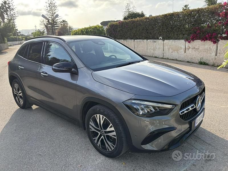 Usata Mercedes GLA200 150 CV (110 kW) 2023 Grigio SUV